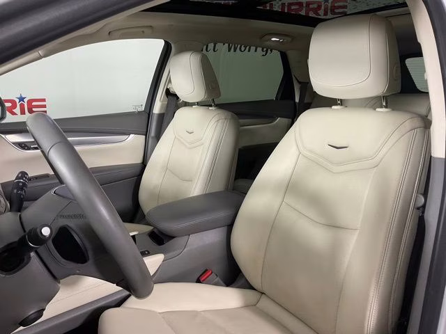 2019 Radiant Silver Metallic Cadillac XT5 Luxury AWD SUV