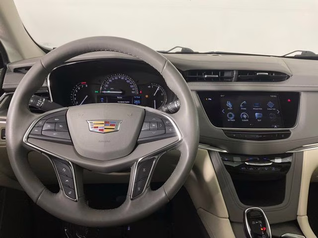 2019 Radiant Silver Metallic Cadillac XT5 Luxury AWD SUV