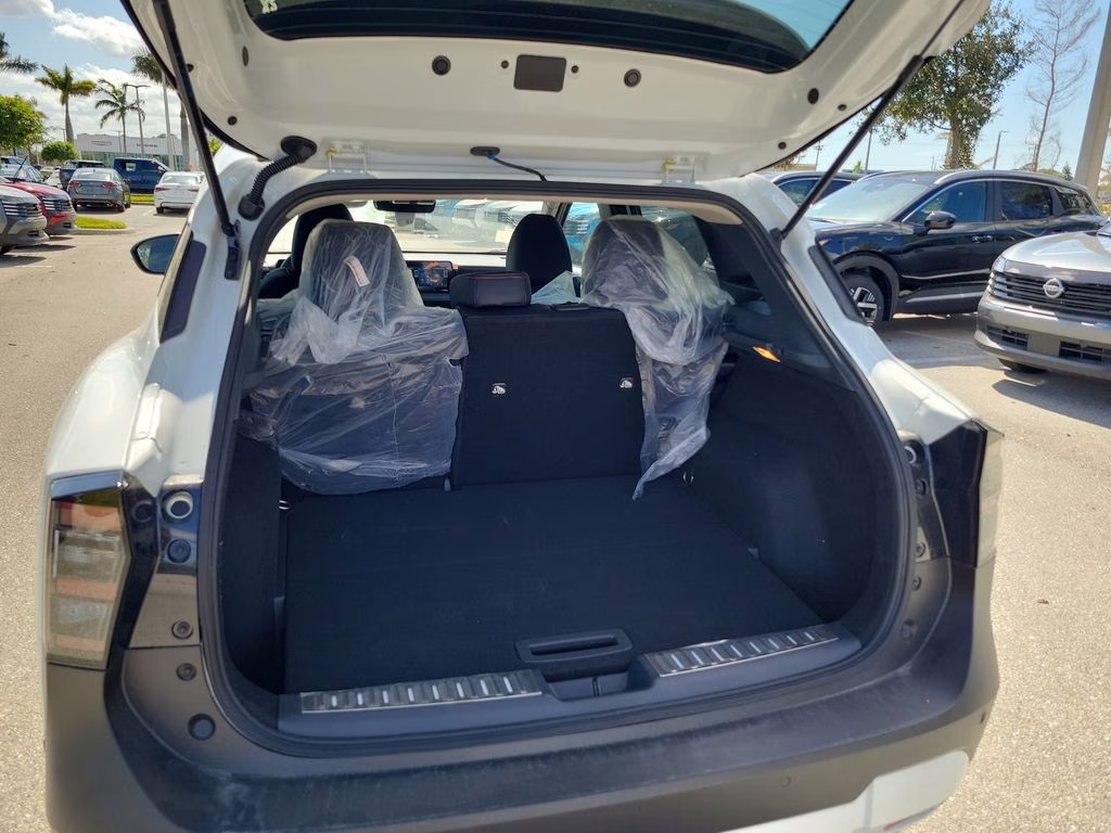 2026 Aspen White Tricoat Nissan Kicks SR FWD SUV