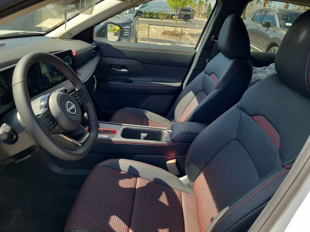 2026 Aspen White Tricoat Nissan Kicks SR FWD SUV