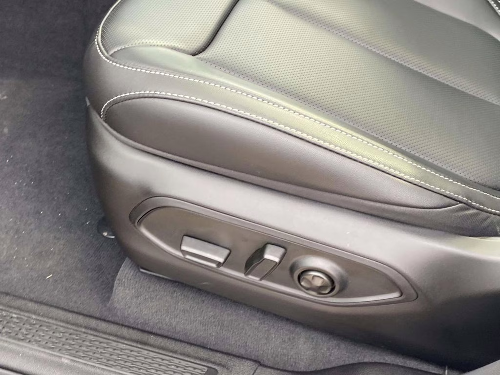 2026 Diamond Black Crystal Pearlcoat Jeep Grand Cherokee Limited RWD SUV