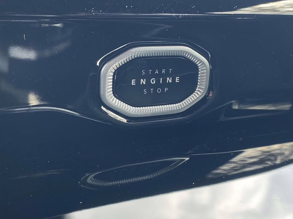 2026 Diamond Black Crystal Pearlcoat Jeep Grand Cherokee Limited RWD SUV