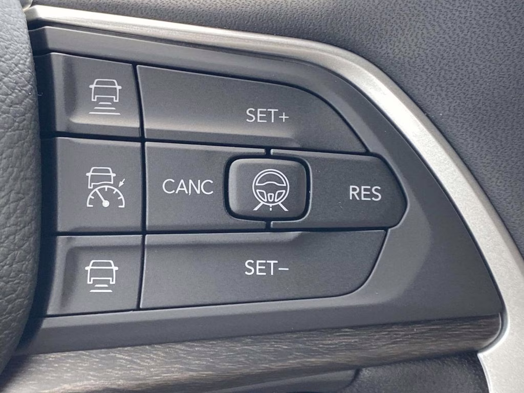 2026 Diamond Black Crystal Pearlcoat Jeep Grand Cherokee Limited RWD SUV