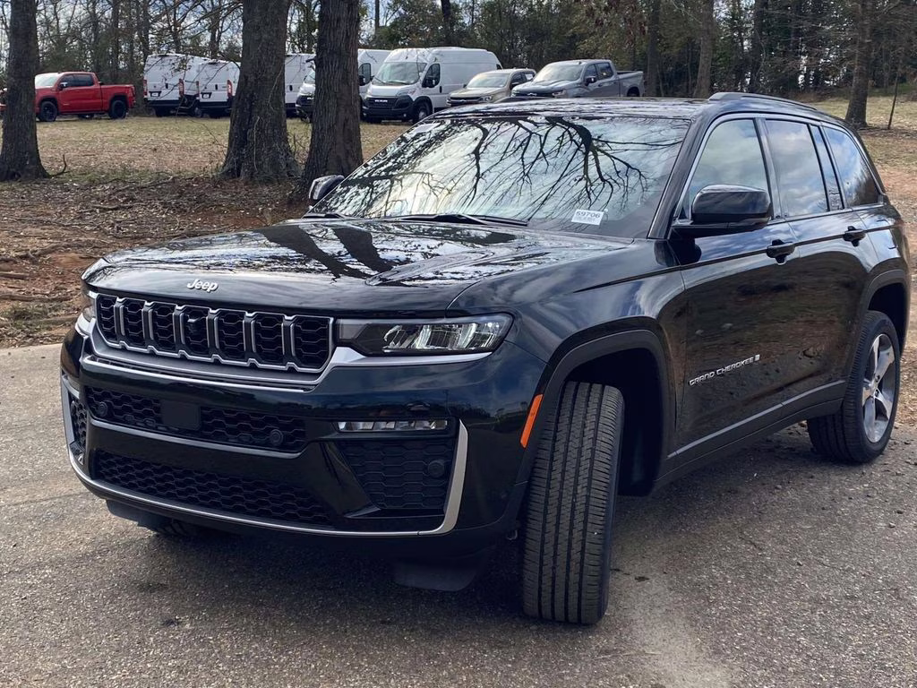 2026 Diamond Black Crystal Pearlcoat Jeep Grand Cherokee Limited RWD SUV
