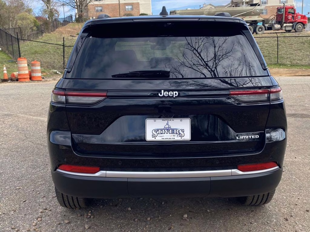 2026 Diamond Black Crystal Pearlcoat Jeep Grand Cherokee Limited RWD SUV