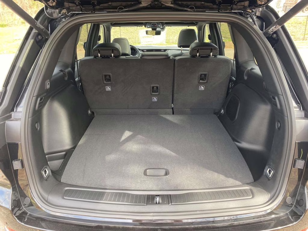 2026 Diamond Black Crystal Pearlcoat Jeep Grand Cherokee Limited RWD SUV