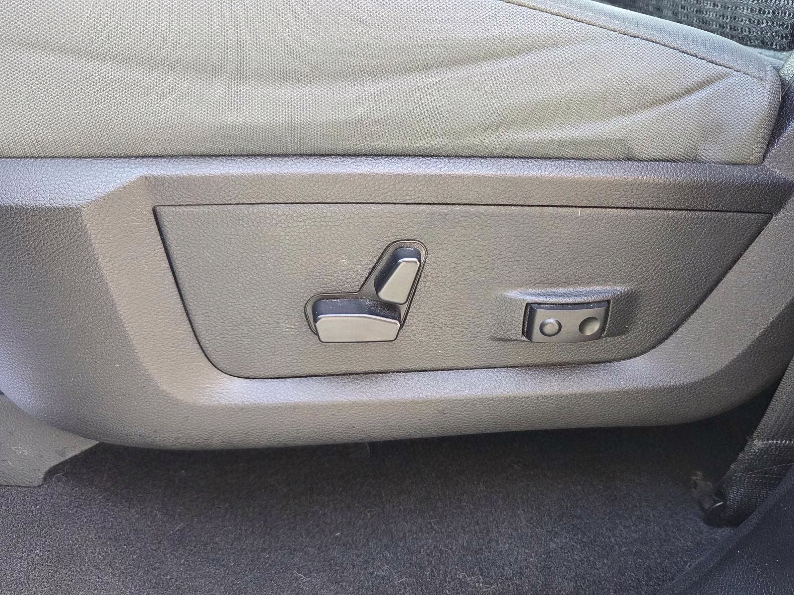 2016 Bright Silver Metallic Clearcoat Ram 1500 Outdoorsman 4X4 Truck