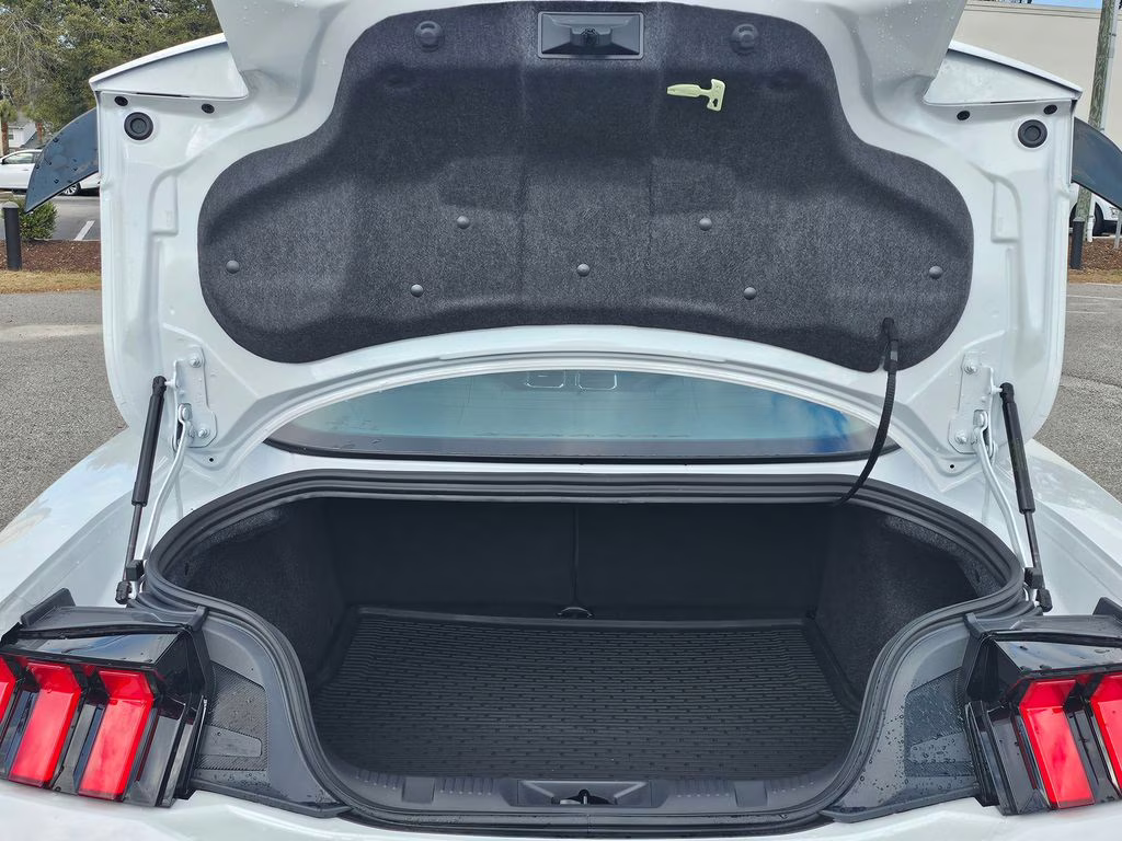 2026 Oxford White Ford Mustang GT RWD Coupe