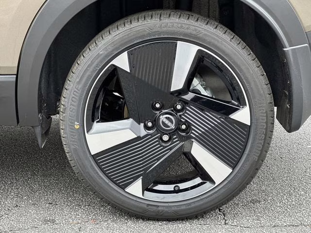 2026 Canyon Bronze Metallic Nissan Kicks SR FWD SUV