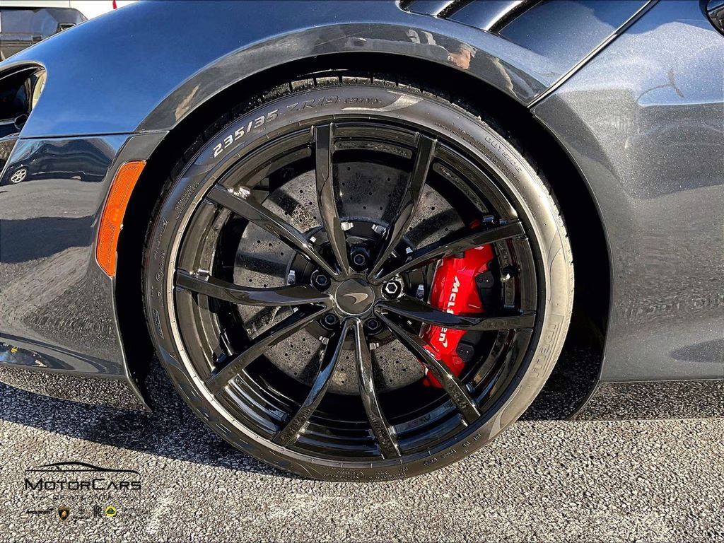 2026 Plateaux Grey McLaren Artura RWD Coupe