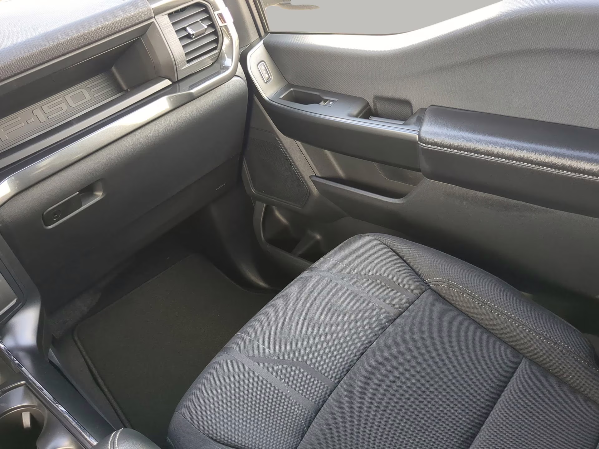 2026 Agate Black Metallic Ford F-150 STX Crew Cab Pickup RWD Truck