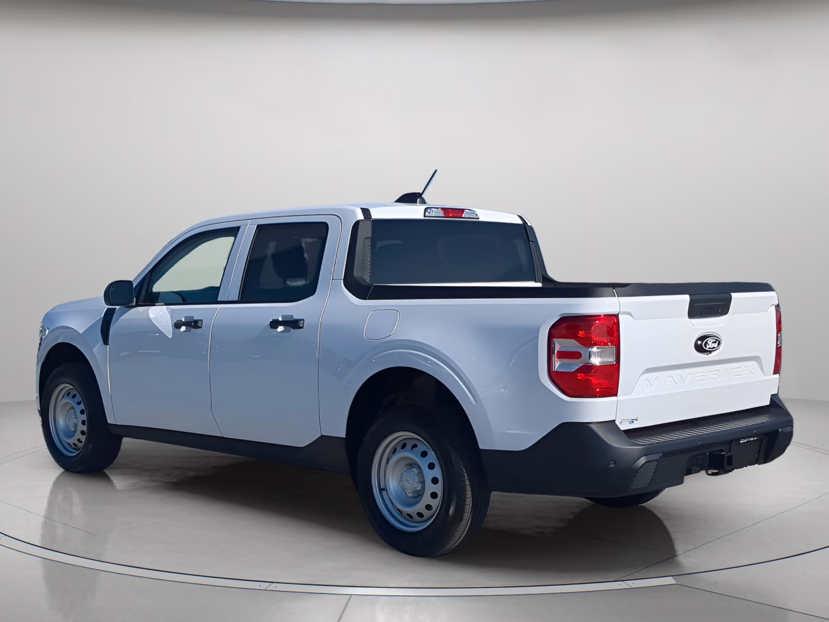 2026 Oxford White Ford Maverick XL Crew Cab Pickup FWD Truck