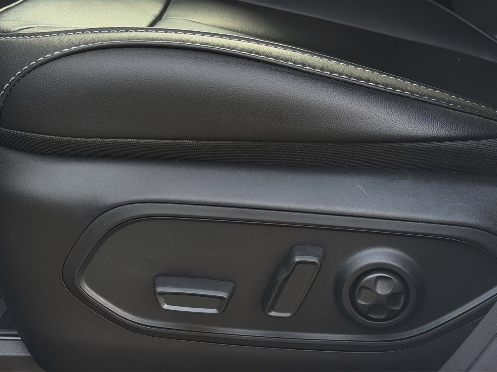 2026 Bright White Clearcoat Jeep Grand Cherokee Limited 4X4 SUV