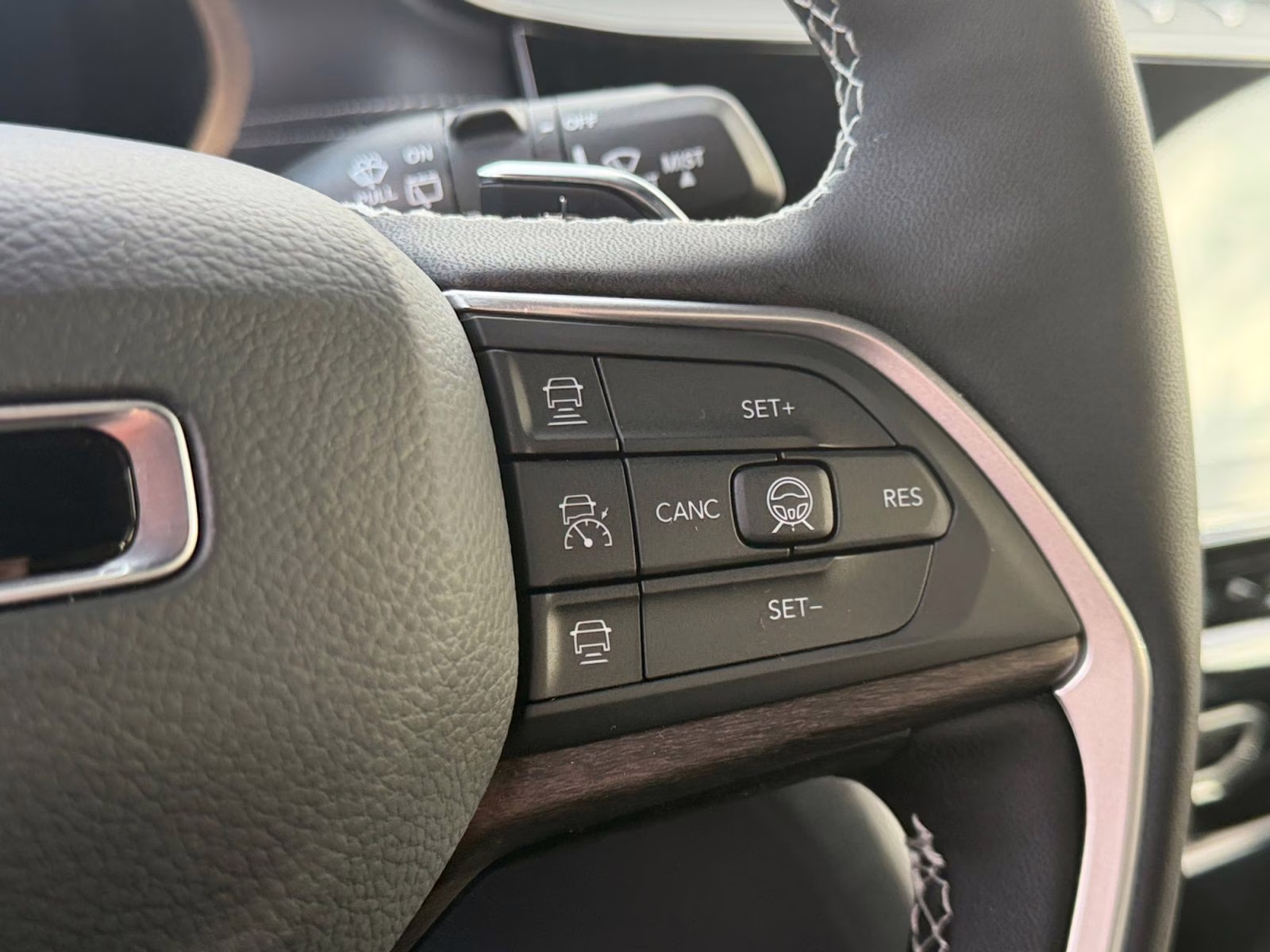 2026 Bright White Clearcoat Jeep Grand Cherokee Limited 4X4 SUV