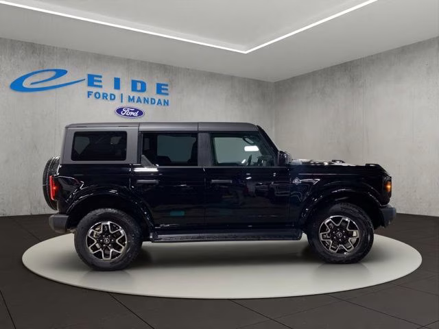 2026 Shadow Black Ford Bronco Outer Banks 4X4 SUV