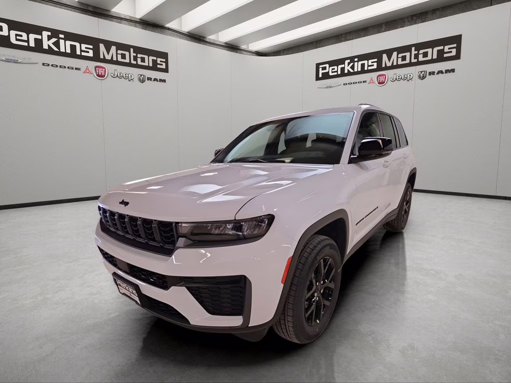 2026 Bright White Clearcoat Jeep Grand Cherokee Laredo 4X4 SUV