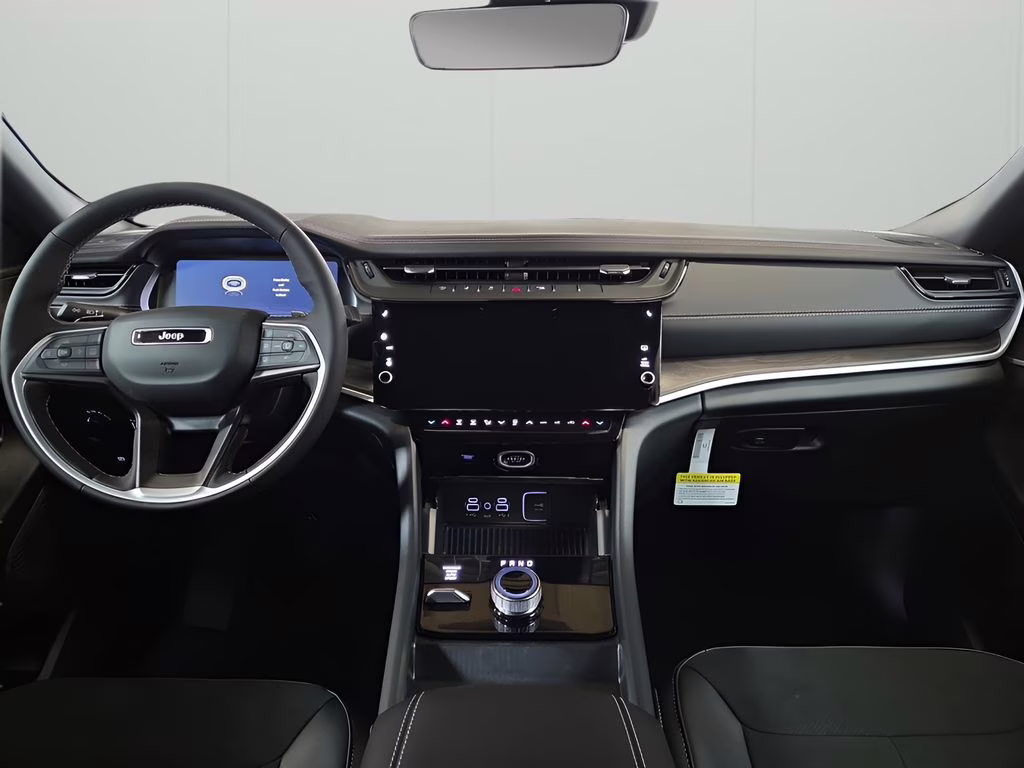 2026 Bright White Clearcoat Jeep Grand Cherokee Laredo 4X4 SUV