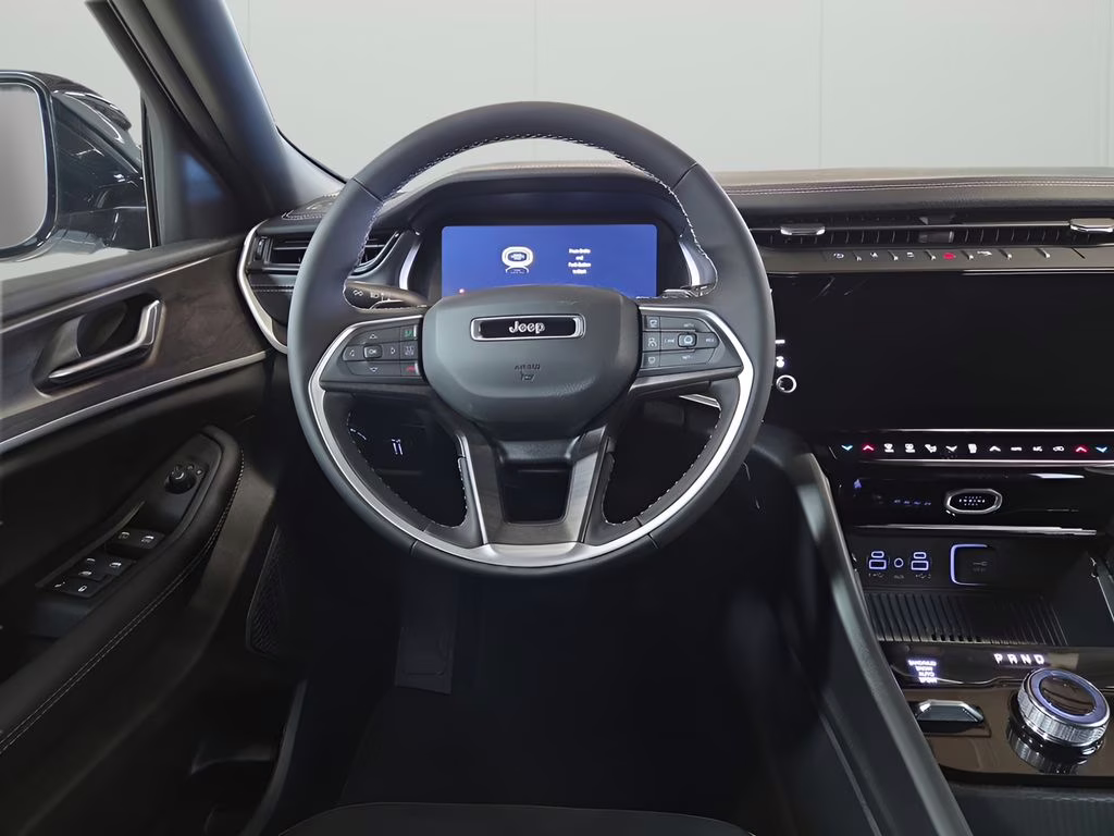 2026 Bright White Clearcoat Jeep Grand Cherokee Laredo 4X4 SUV