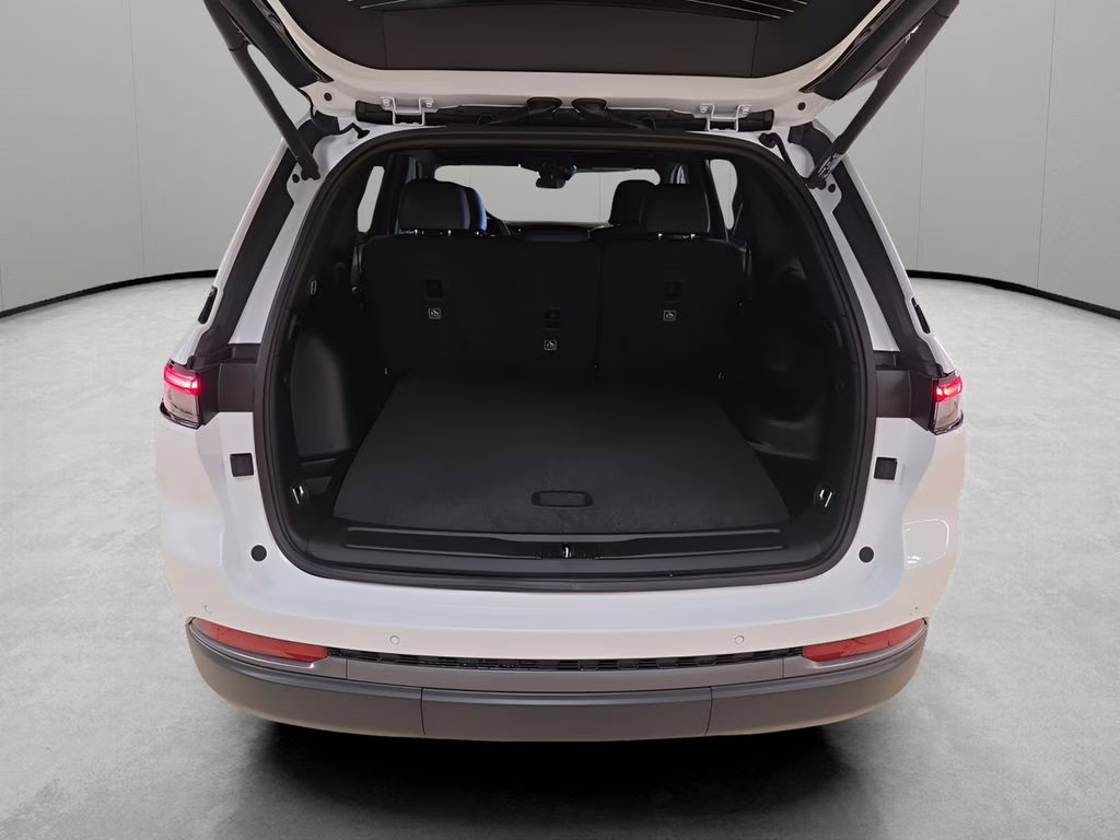 2026 Bright White Clearcoat Jeep Grand Cherokee Laredo 4X4 SUV