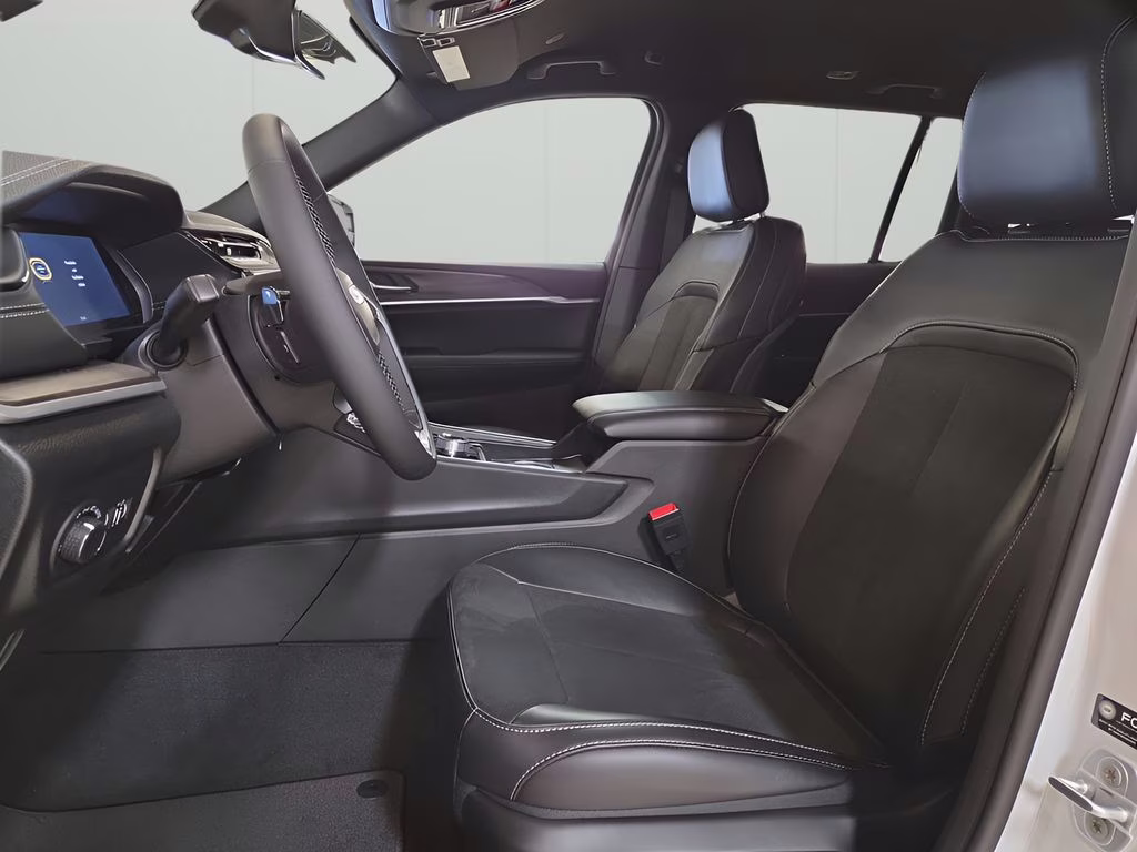 2026 Bright White Clearcoat Jeep Grand Cherokee Laredo 4X4 SUV