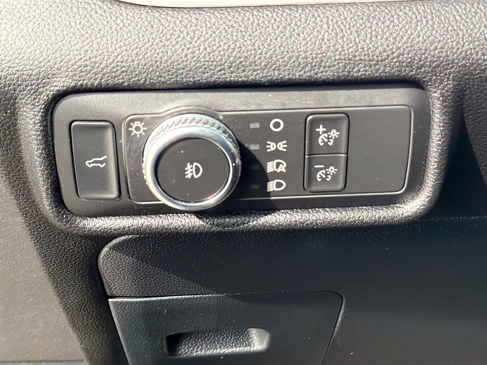 2021 Agate Black Metallic Ford Explorer XLT RWD SUV