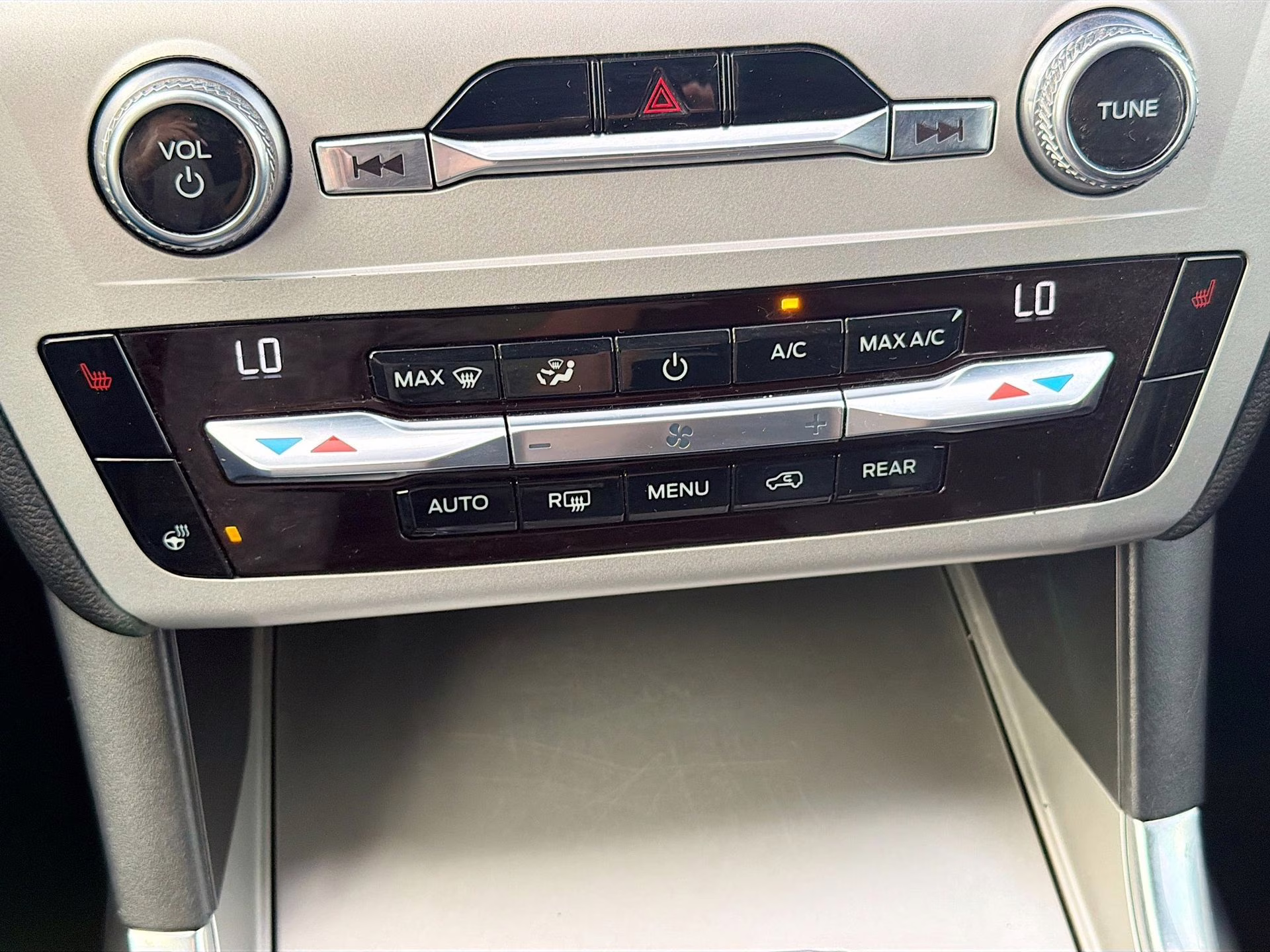 2021 Agate Black Metallic Ford Explorer XLT RWD SUV