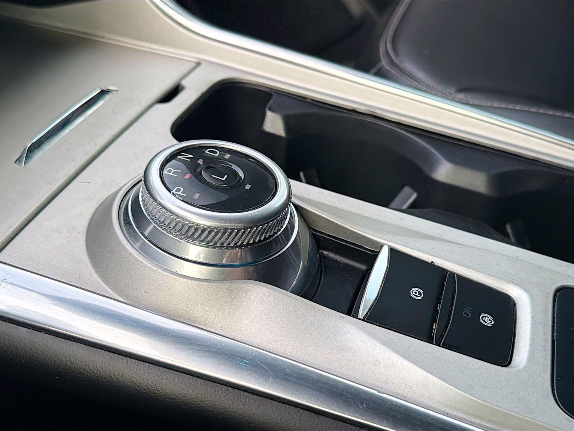 2021 Agate Black Metallic Ford Explorer XLT RWD SUV