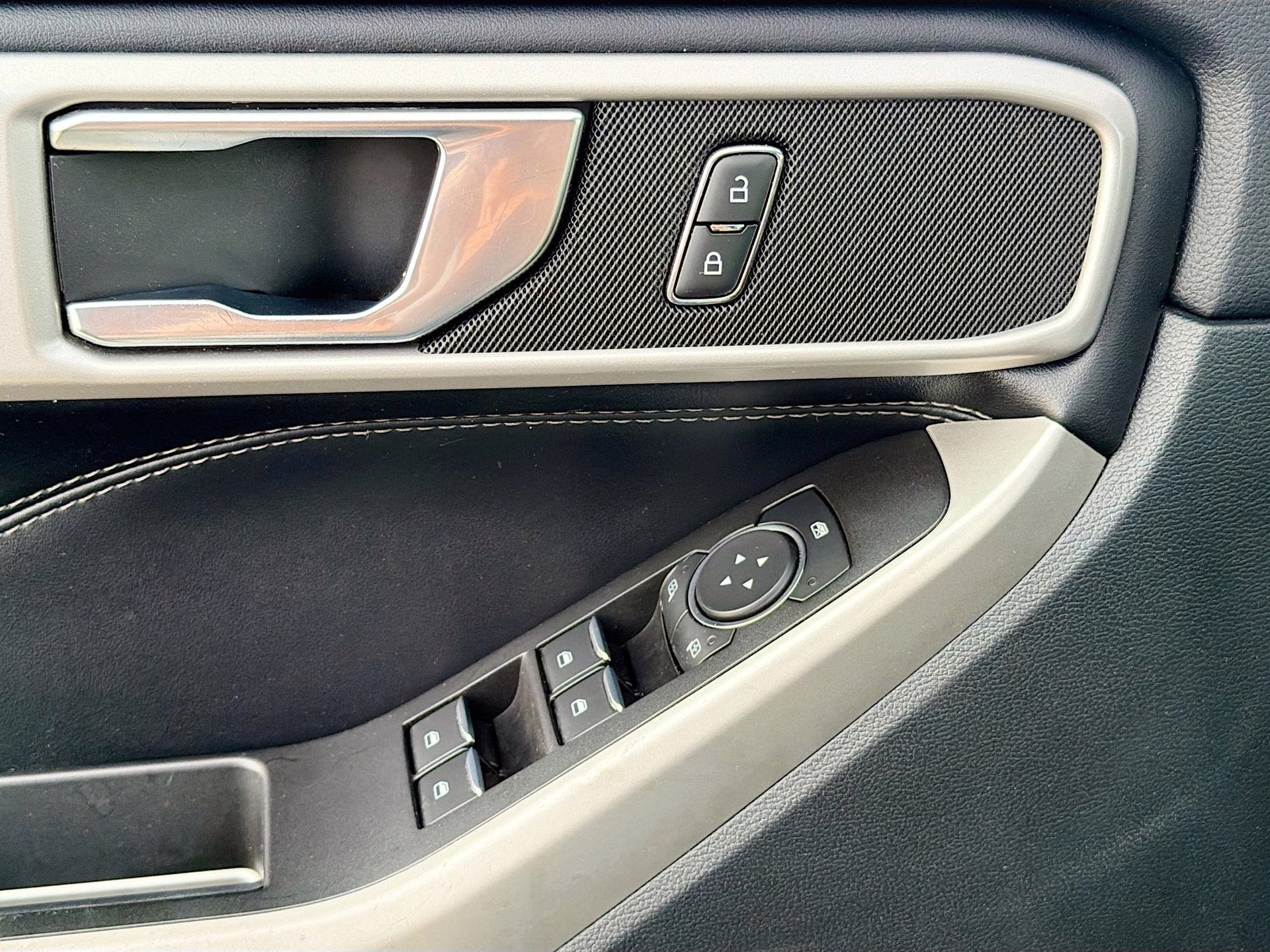 2021 Agate Black Metallic Ford Explorer XLT RWD SUV