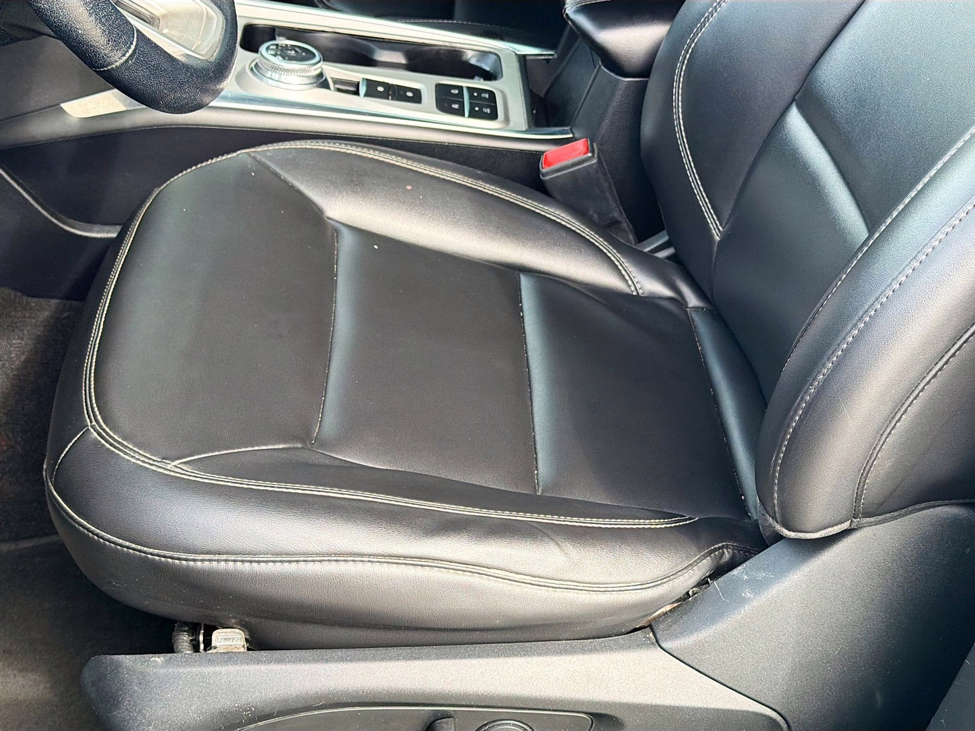 2021 Agate Black Metallic Ford Explorer XLT RWD SUV