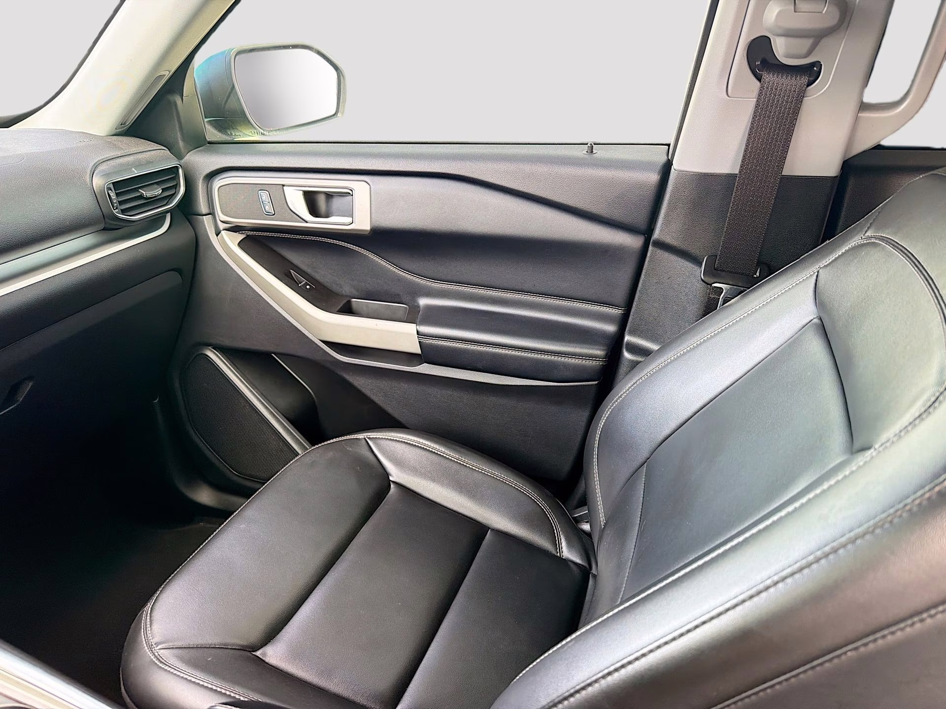 2021 Agate Black Metallic Ford Explorer XLT RWD SUV