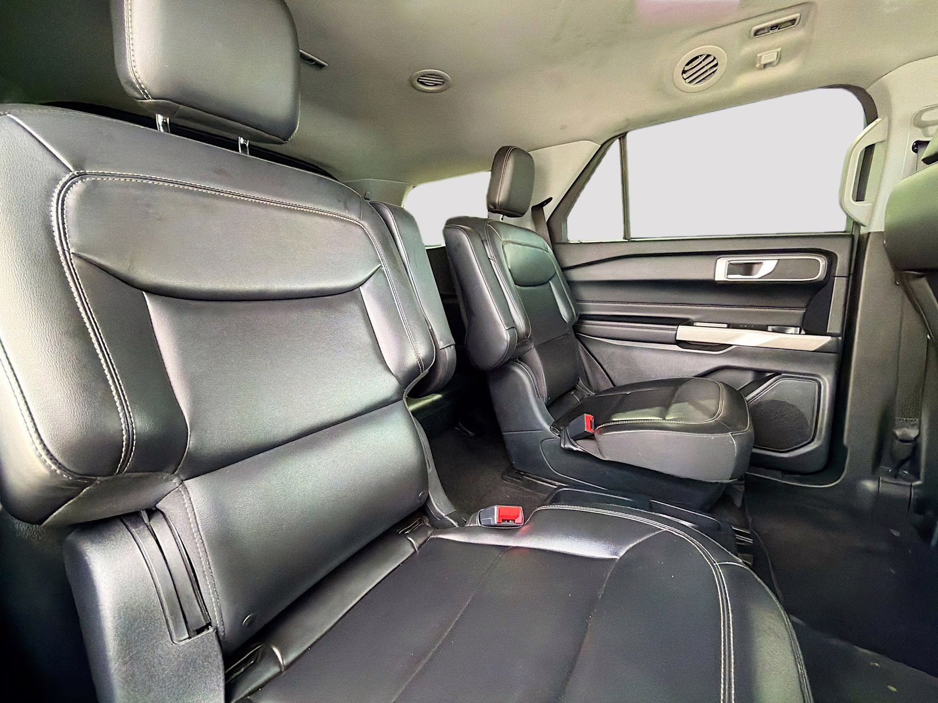 2021 Agate Black Metallic Ford Explorer XLT RWD SUV