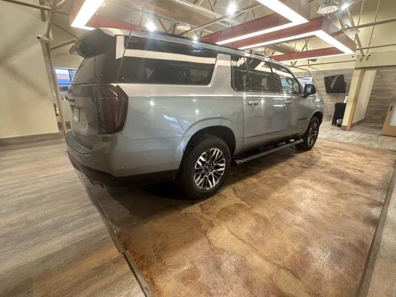 2025 Chevrolet Suburban Z71 Sport Utility 4D 4X4