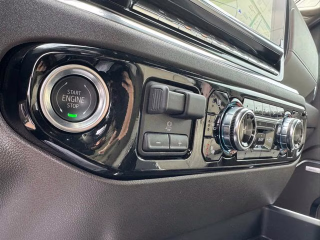 2024 Summit White GMC Sierra 1500 SLT 4X4 Truck