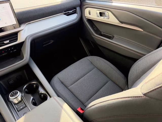 2026 Space White Metallic Ford Explorer Active 4X4 SUV