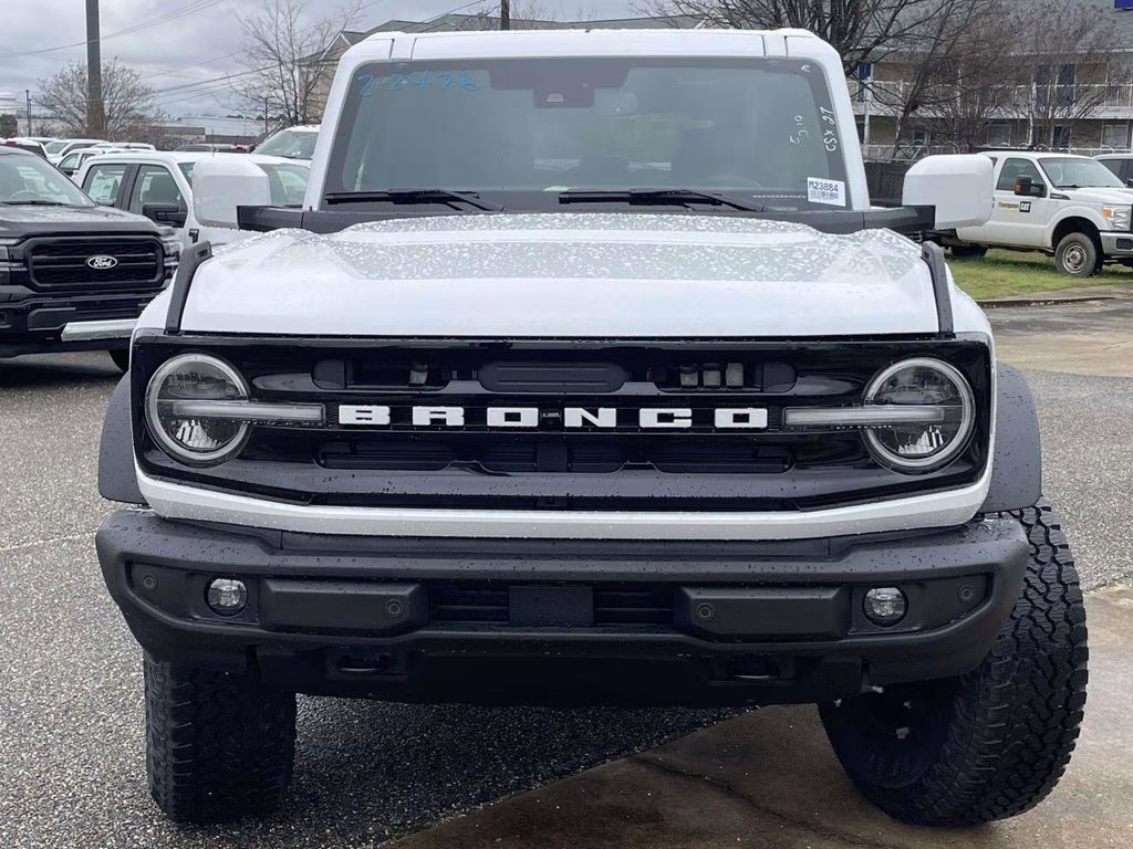 2026 Oxford White Ford Bronco Outer Banks 4X4 SUV