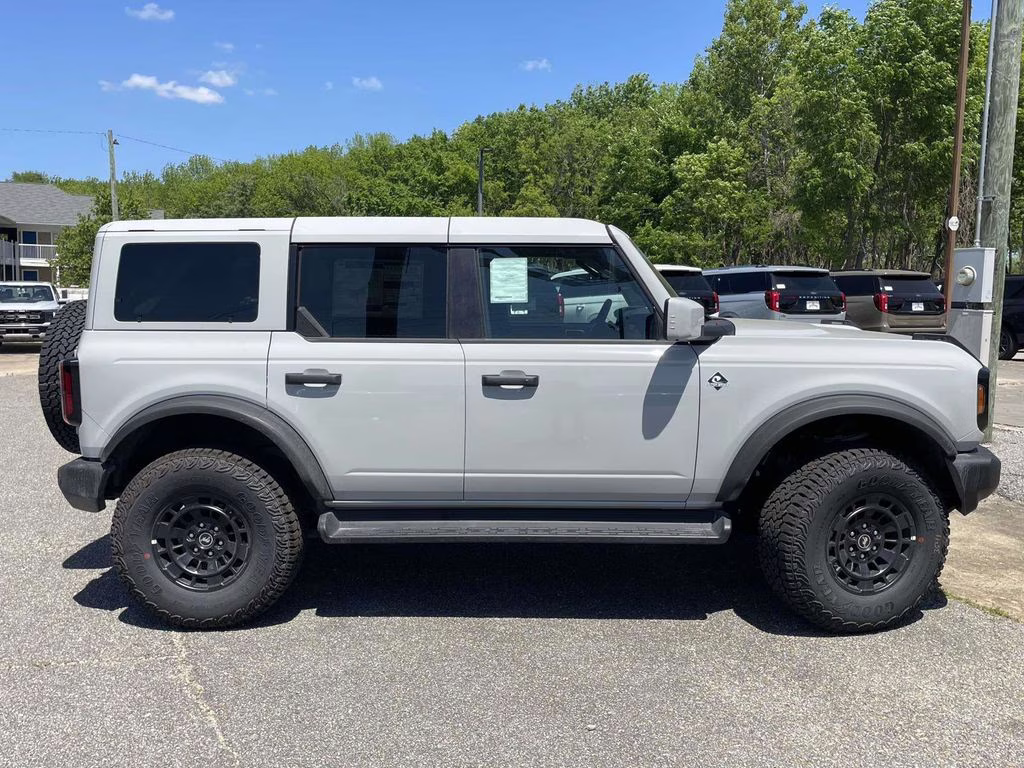 2026 Avalanche Ford Bronco Outer Banks 4X4 SUV
