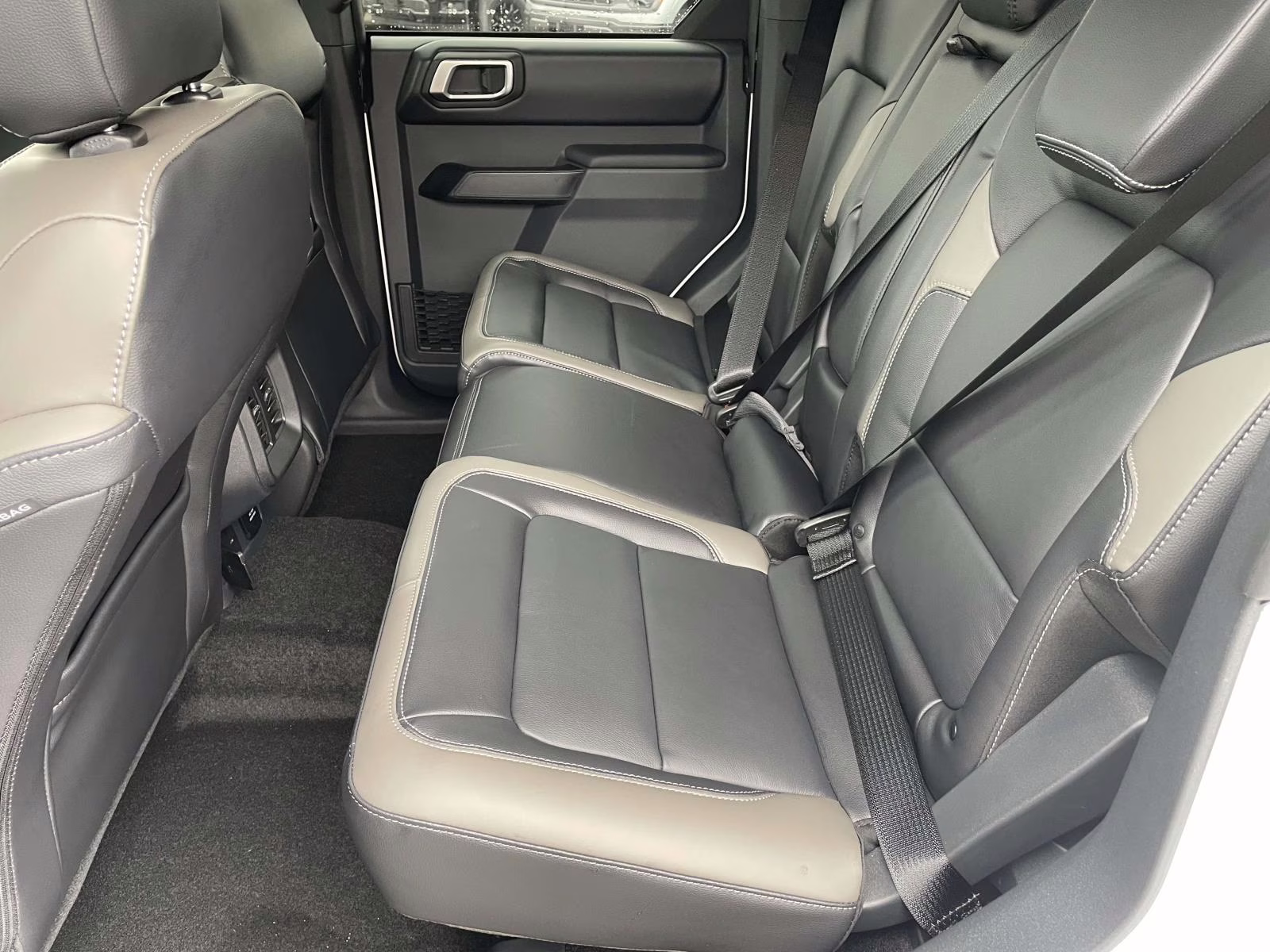 2026 Oxford White Ford Bronco Outer Banks 4X4 SUV