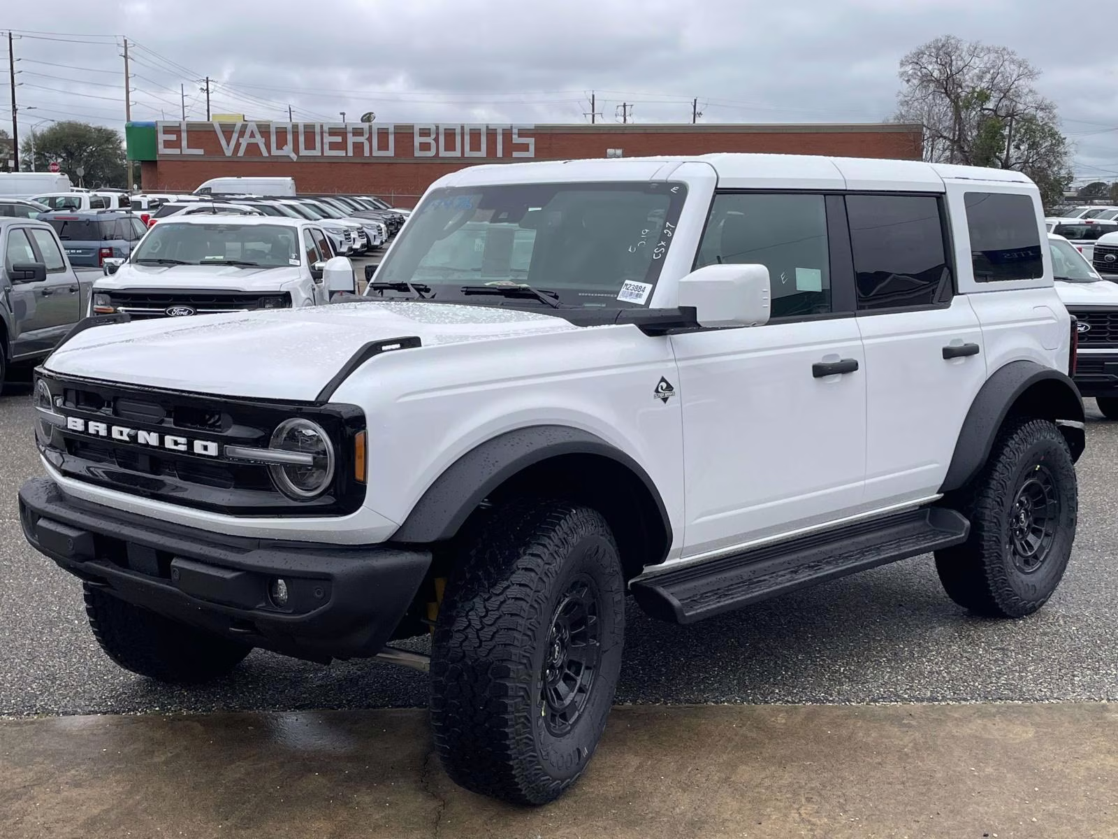 2026 Oxford White Ford Bronco Outer Banks 4X4 SUV