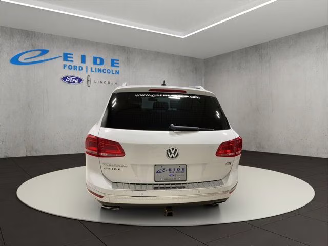 2016 Pure White Volkswagen Touareg V6 TDI AWD SUV