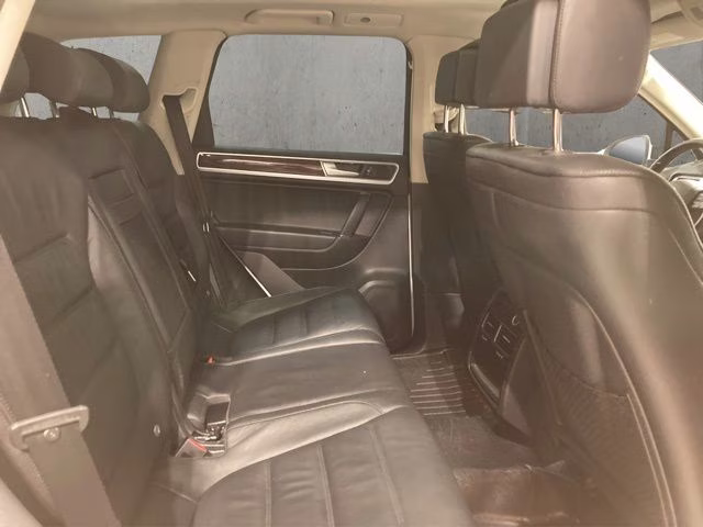 2016 Pure White Volkswagen Touareg V6 TDI AWD SUV