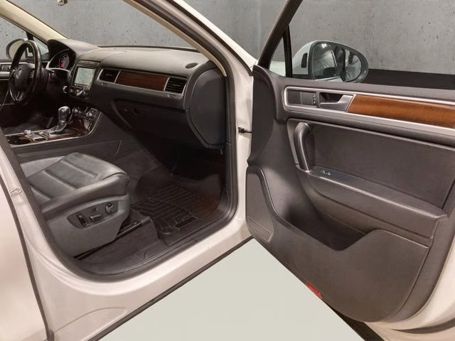 2016 Pure White Volkswagen Touareg V6 TDI AWD SUV