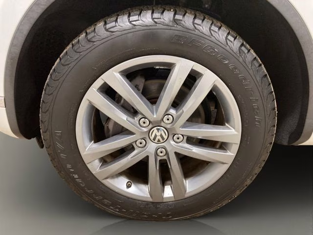 2016 Pure White Volkswagen Touareg V6 TDI AWD SUV