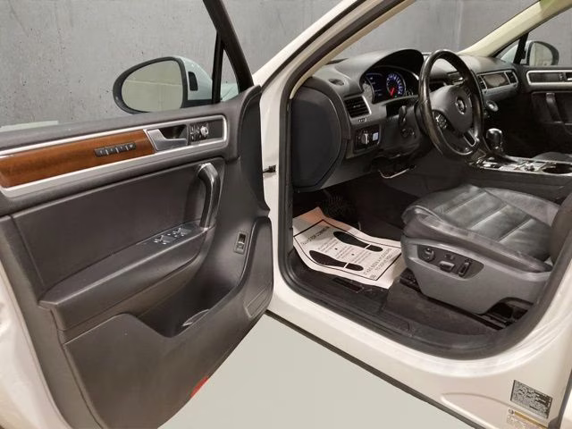 2016 Pure White Volkswagen Touareg V6 TDI AWD SUV