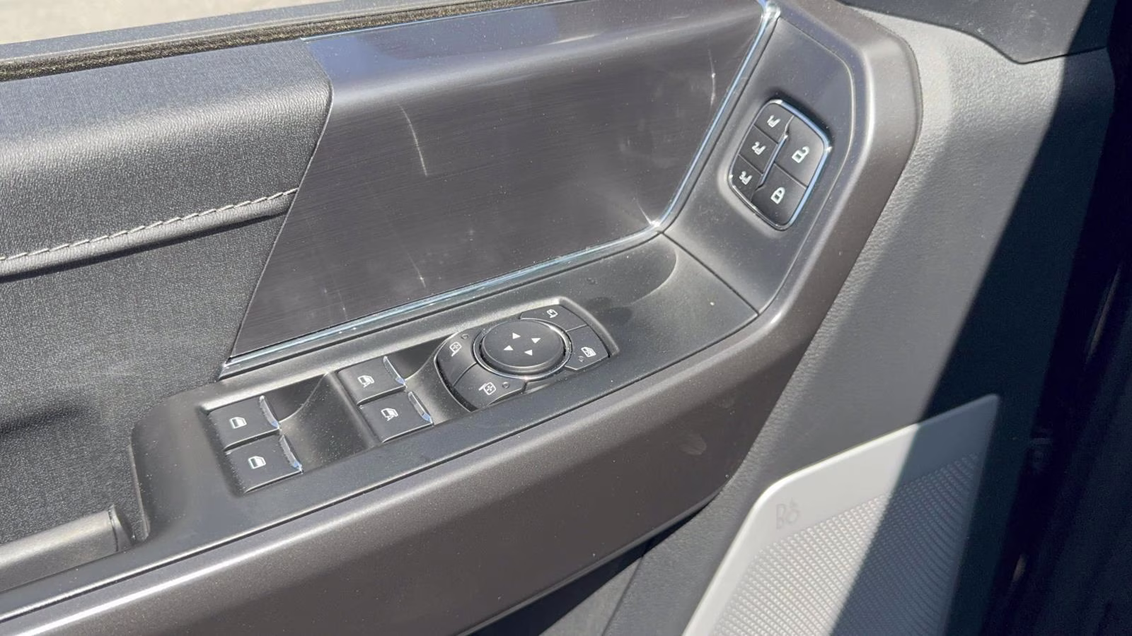 2025 Antimatter Blue Metallic Ford F-150 LARIAT 4WD SuperCrew 5.5' Box 4X4 Truck