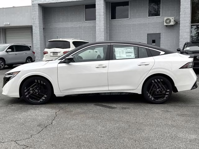 2026 Aspen White/Super Black Nissan Sentra SR FWD Sedan