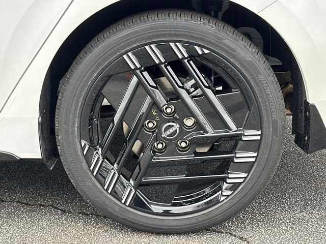 2026 Aspen White/Super Black Nissan Sentra SR FWD Sedan