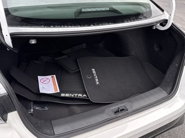 2026 Aspen White/Super Black Nissan Sentra SR FWD Sedan