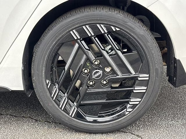2026 Aspen White/Super Black Nissan Sentra SR FWD Sedan