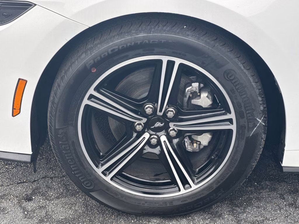 2025 Oxford White Ford Mustang EcoBoost RWD Coupe