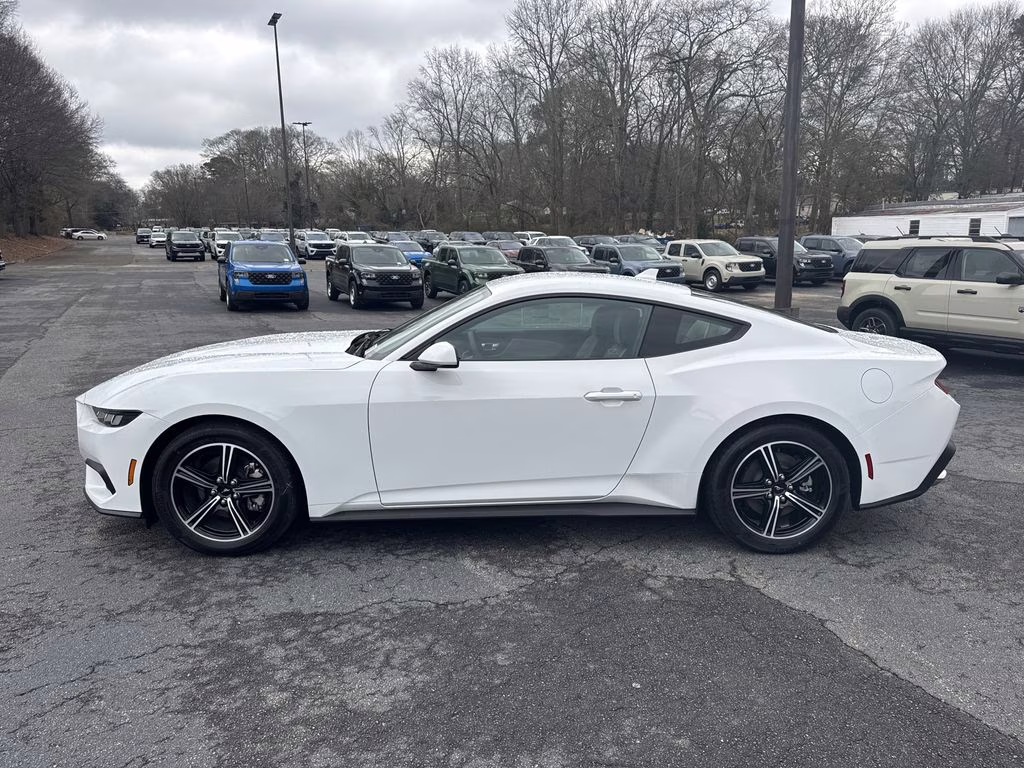 2025 Oxford White Ford Mustang EcoBoost RWD Coupe
